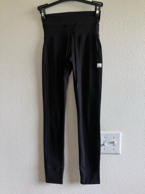 Vuori Daily Leggings Pants Black Size XXS drawstring tie 7/8 length 24.5” inseam